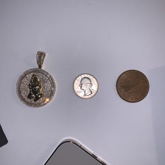 Luxury Praying 🙏🏾 Hands Charm CZ and plate Very Beautiful 🤩 Piece Won’t last - Picture 6 of 8